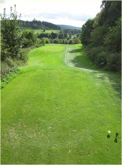 Hole 9 loopt ook naar beneden en wel met een dode hoek naar de green