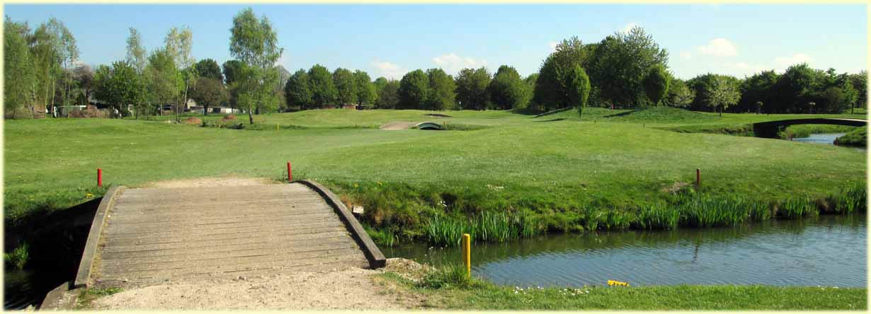 Hole 2 op de M�hlenhof Golf und Country Club.